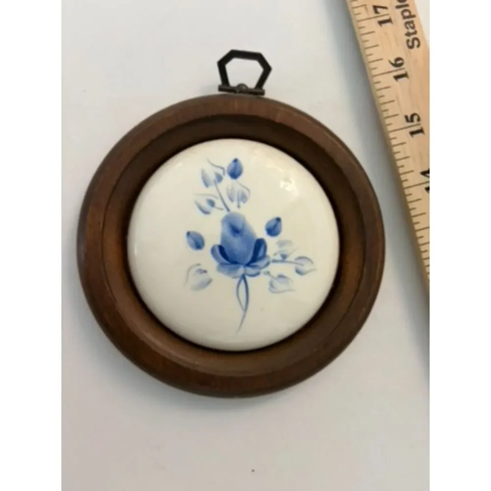 Vtg. Round wood framed ceramic tile with Hand-painted blue floral design